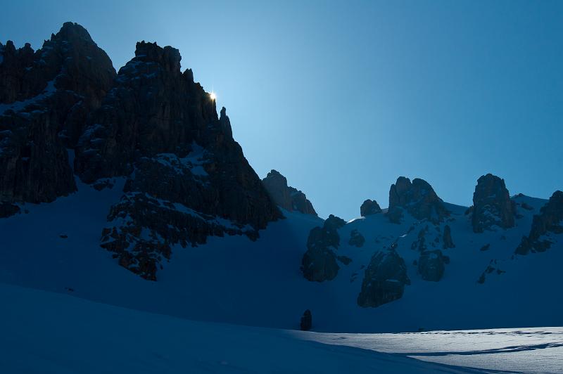 110329_T4646_Latemar.jpg - Die Sonne geht hinter dem Latemar auf