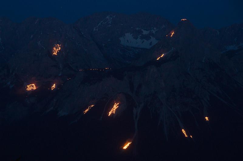 120623_2217_T02379_GruenerUps.jpg - Sonnwendfeuer in Ehrwald