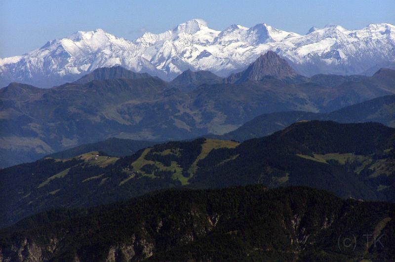 P9040063_030904_Guffert_WeisseBerge_cp.jpg - Blick vom Guffert Richtung Süden