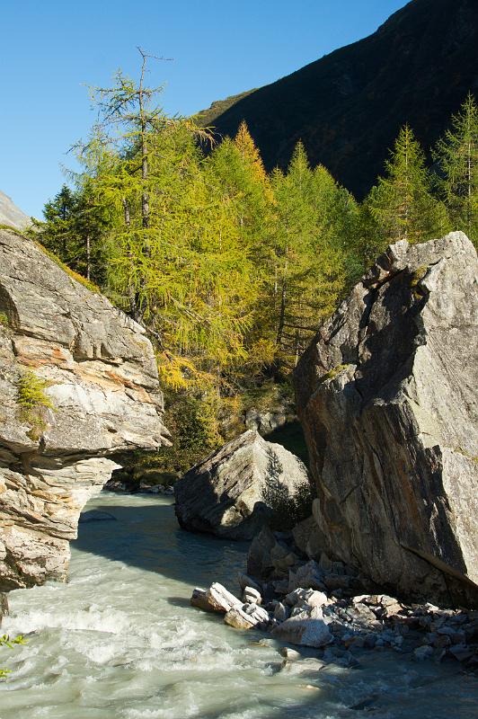 111002_T9636_Innergschloess.jpg - An der Felsenkapelle zwischen Inner- und Außerschlöß