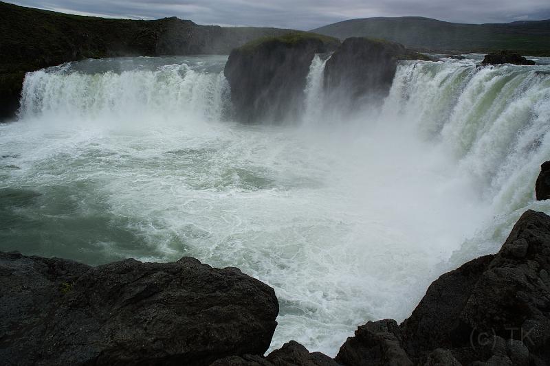 100710_A1223_Godafoss.jpg - Goðafoss, erster Versuch (bedeckt)