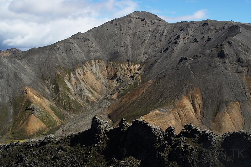 100715_A1759_Landmannalaugar.jpg - Blahnukur (945 m) - der Blaue Berg bei Landmannalaugar, vom Brennisteinsalda