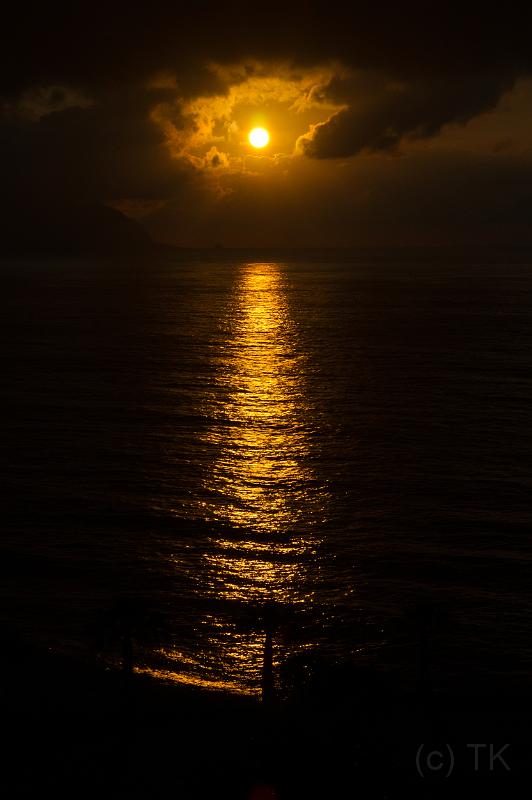 110503_T5830_PontaDelgada.jpg - Sonnenuntergang auf Madeira: Blick von Ponta Delgada nach Porto Moniz